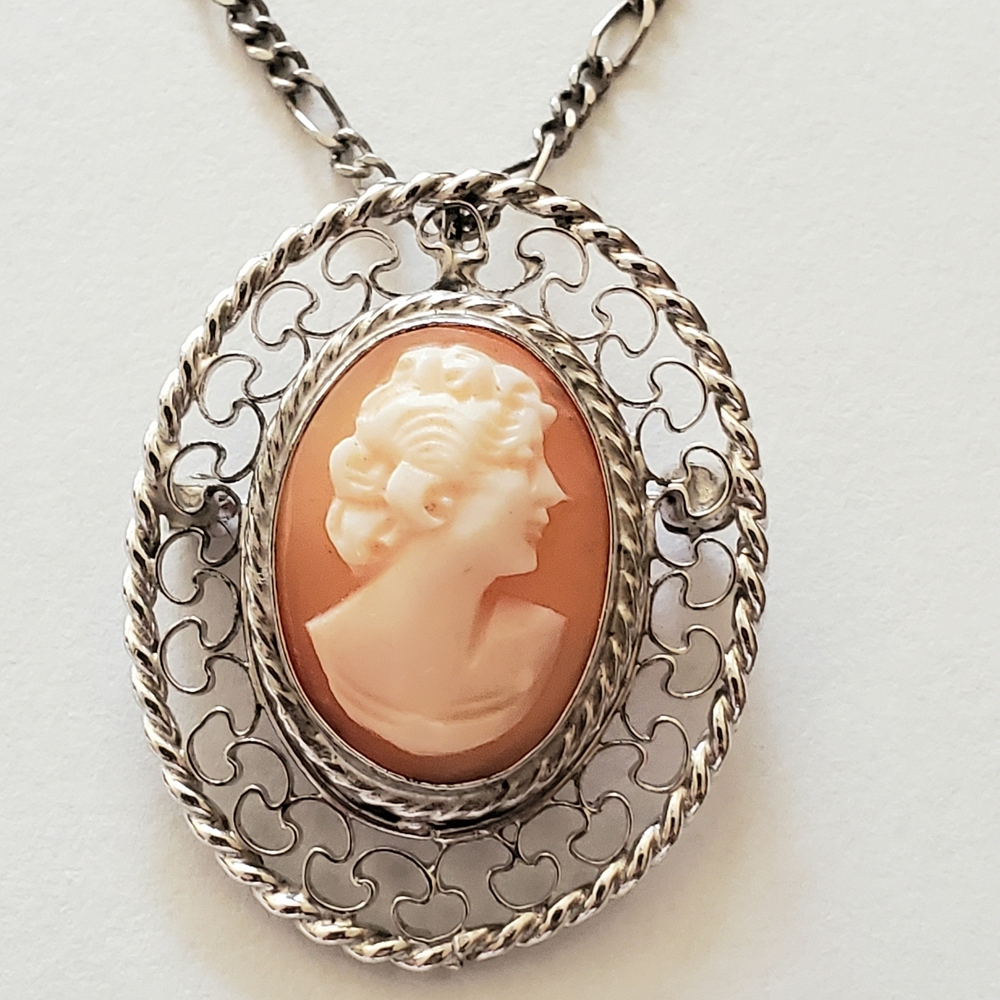 Vintage Style Cameo Pendant Necklace in Peach and Cream